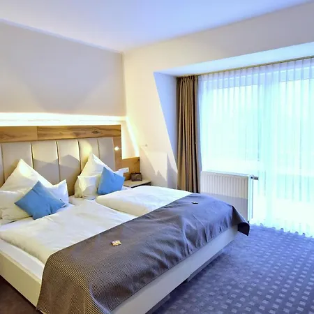 & Restaurant Zum Deutschen Hause Otel 3*