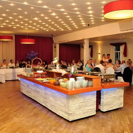 & Restaurant Zum Deutschen Hause Otel